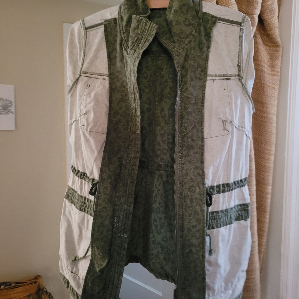 Divided Green Patterned Utility Jacket - Picture 5 of 8